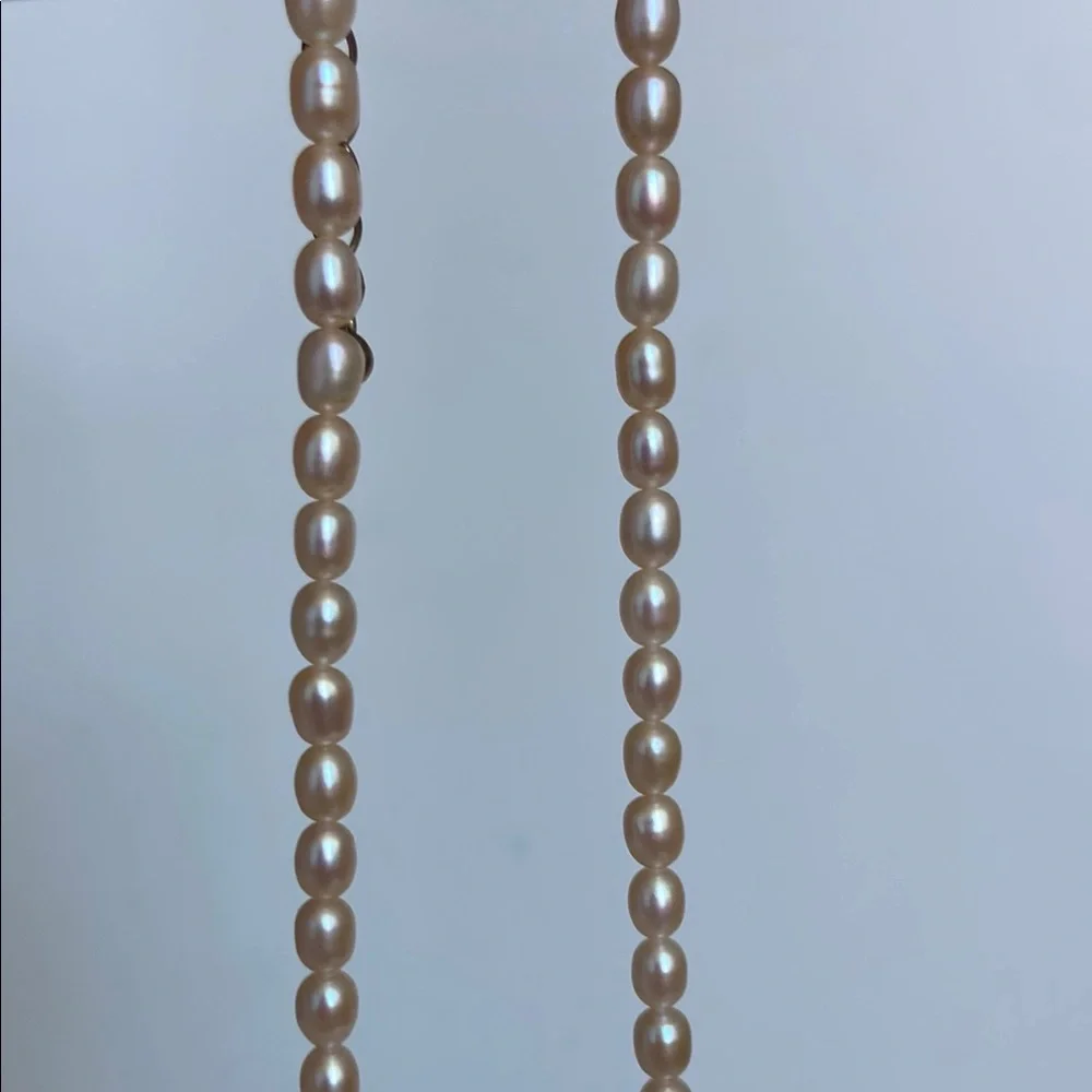 Elegant Faux Pearl Necklace - Picture 4 of 9